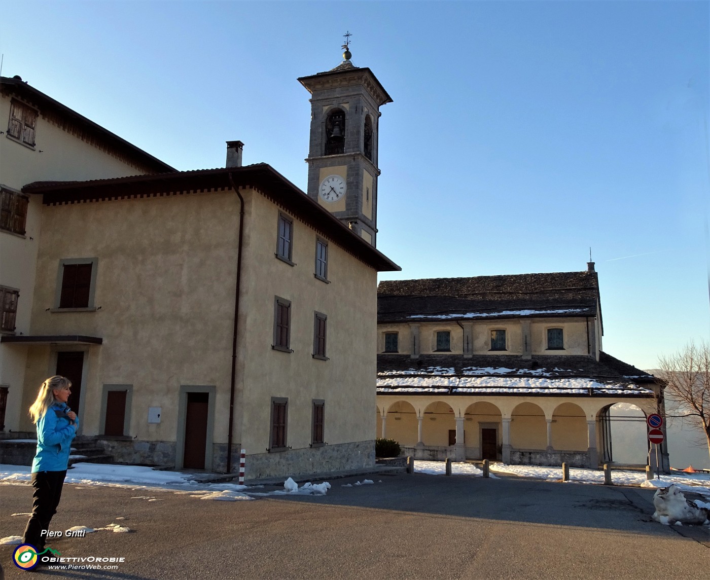 10 Alla chiesa di Fuipiano.JPG -                                